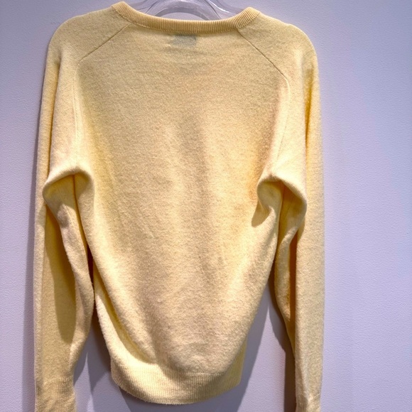 Lacoste - Izod Vintage Butter Yellow V-Neck Long Sleeve Pullover Sweater Size M - Picture 4 of 5